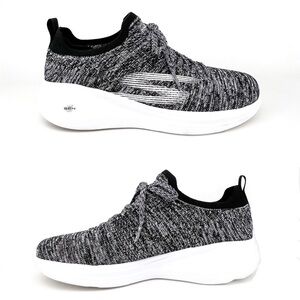 Skechers Sneakers GOrun Fast Shoes Running Women’s Sz 6 Black White Slip-on EUC